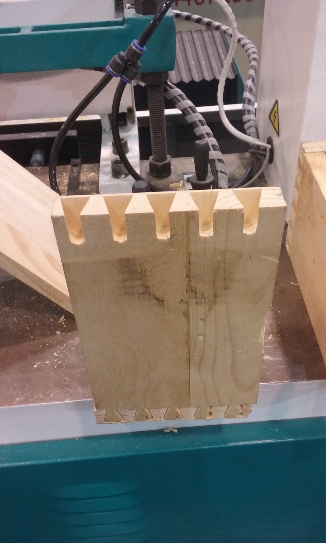 燕尾開榫機 -從事蜂箱制作行業的福音-木工機械-榫槽機-開榫機-數控帶