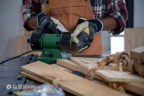 木工車(chē)間機(jī)械制產(chǎn)品